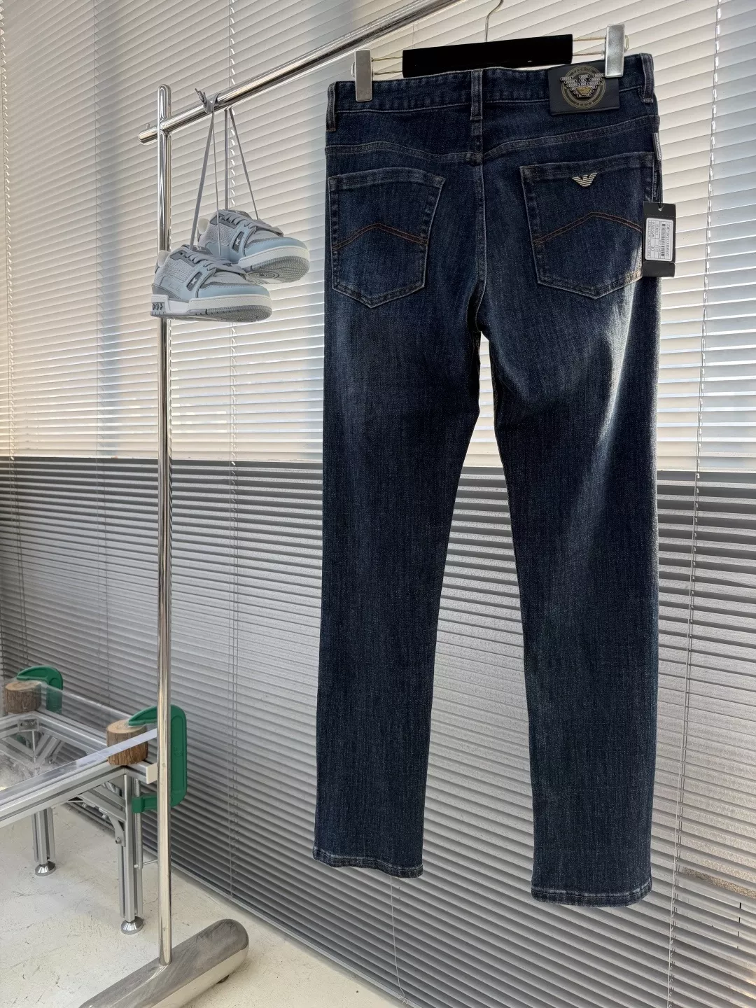 아르마니 워싱 스트레이트 남녀공용 데님 팬츠 상세 이미지 2