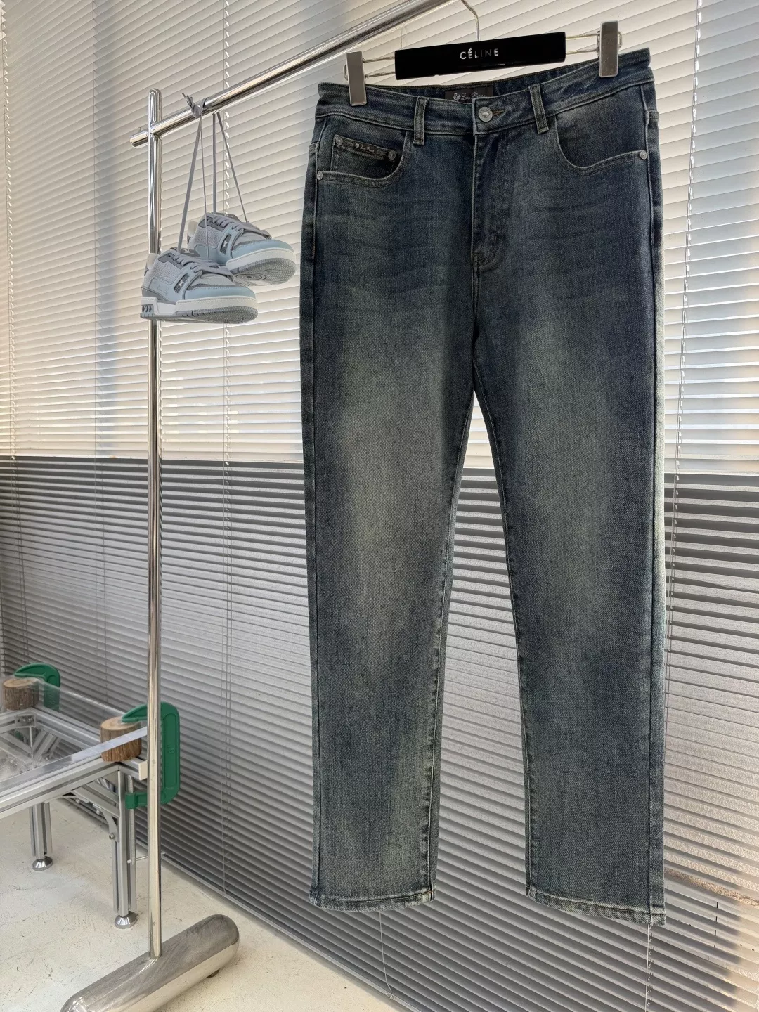 로로피아나 워싱 슬림 일자핏 남녀공용 데님 팬츠 상세 이미지 1