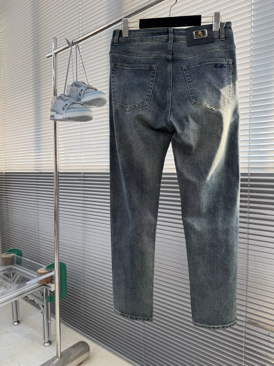 로로피아나 워싱 슬림 일자핏 남녀공용 데님 팬츠 상세 이미지 2