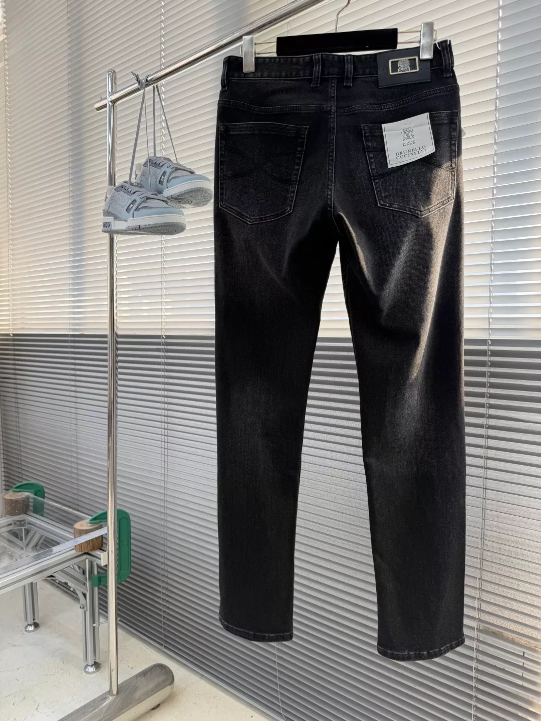 브루넬로쿠치넬리 자수 로고 스트레이트 남녀공용 데님 팬츠 상세 이미지 2