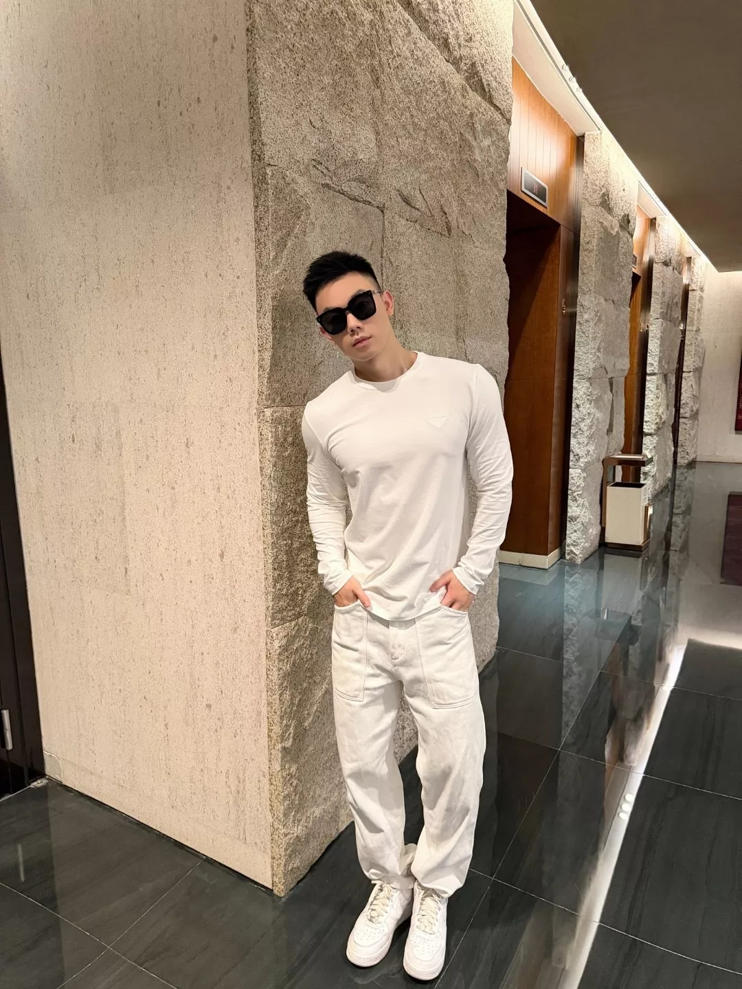 프라다 삼각 자수 면 혼방 남녀공용 긴소매 티셔츠 상세 이미지 19