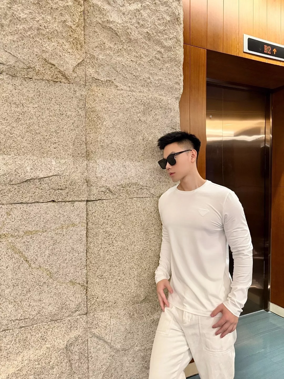 프라다 삼각 자수 면 혼방 남녀공용 긴소매 티셔츠 상세 이미지 20
