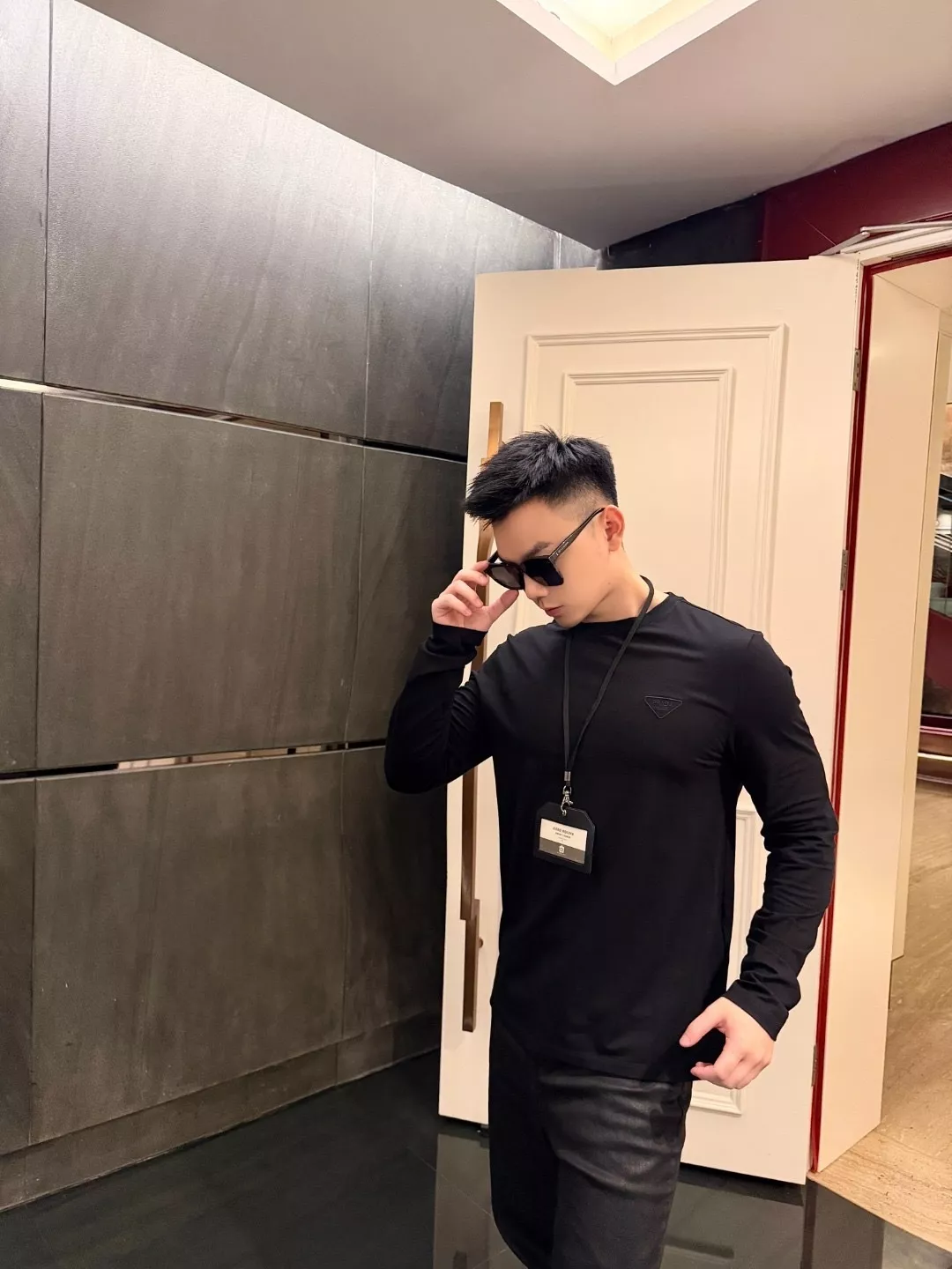 프라다 삼각 자수 면 혼방 남녀공용 긴소매 티셔츠 상세 이미지 23