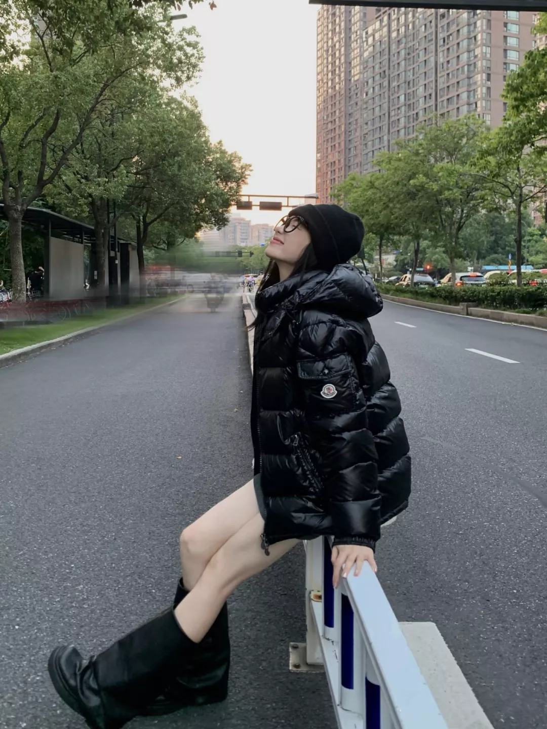 몽클레어 광택 나일론 남녀공용 쇼트 패딩 상세 이미지 27