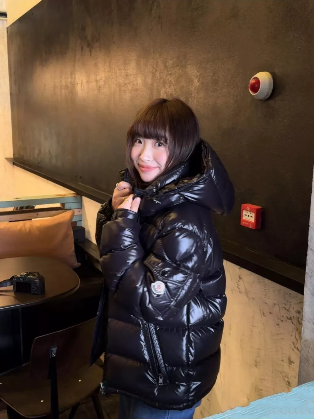 몽클레어 광택 나일론 남녀공용 쇼트 패딩 상세 이미지 28
