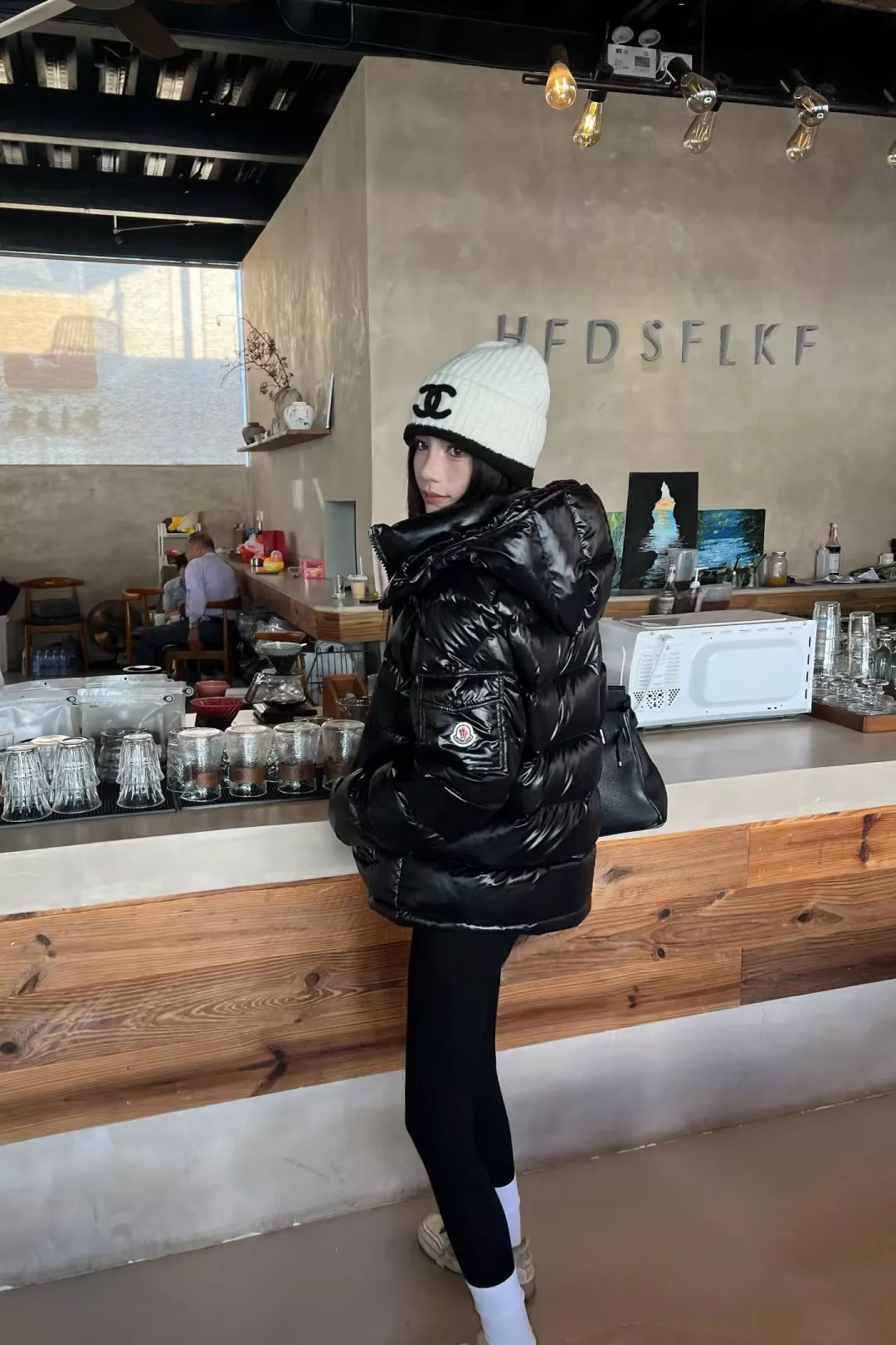 몽클레어 광택 나일론 남녀공용 쇼트 패딩 상세 이미지 30