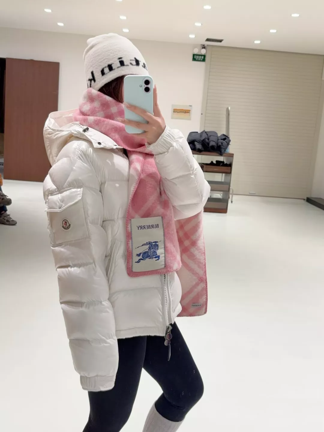 몽클레어 광택 나일론 남녀공용 쇼트 패딩 상세 이미지 31