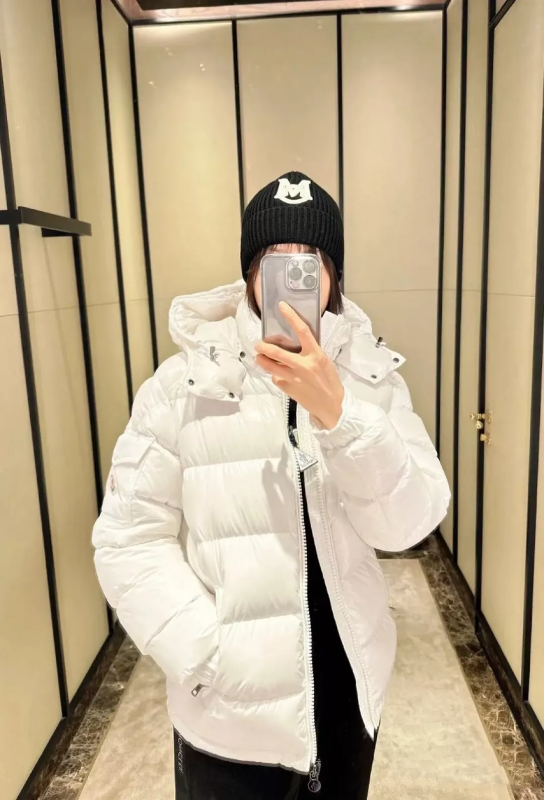 몽클레어 광택 나일론 남녀공용 쇼트 패딩 상세 이미지 32