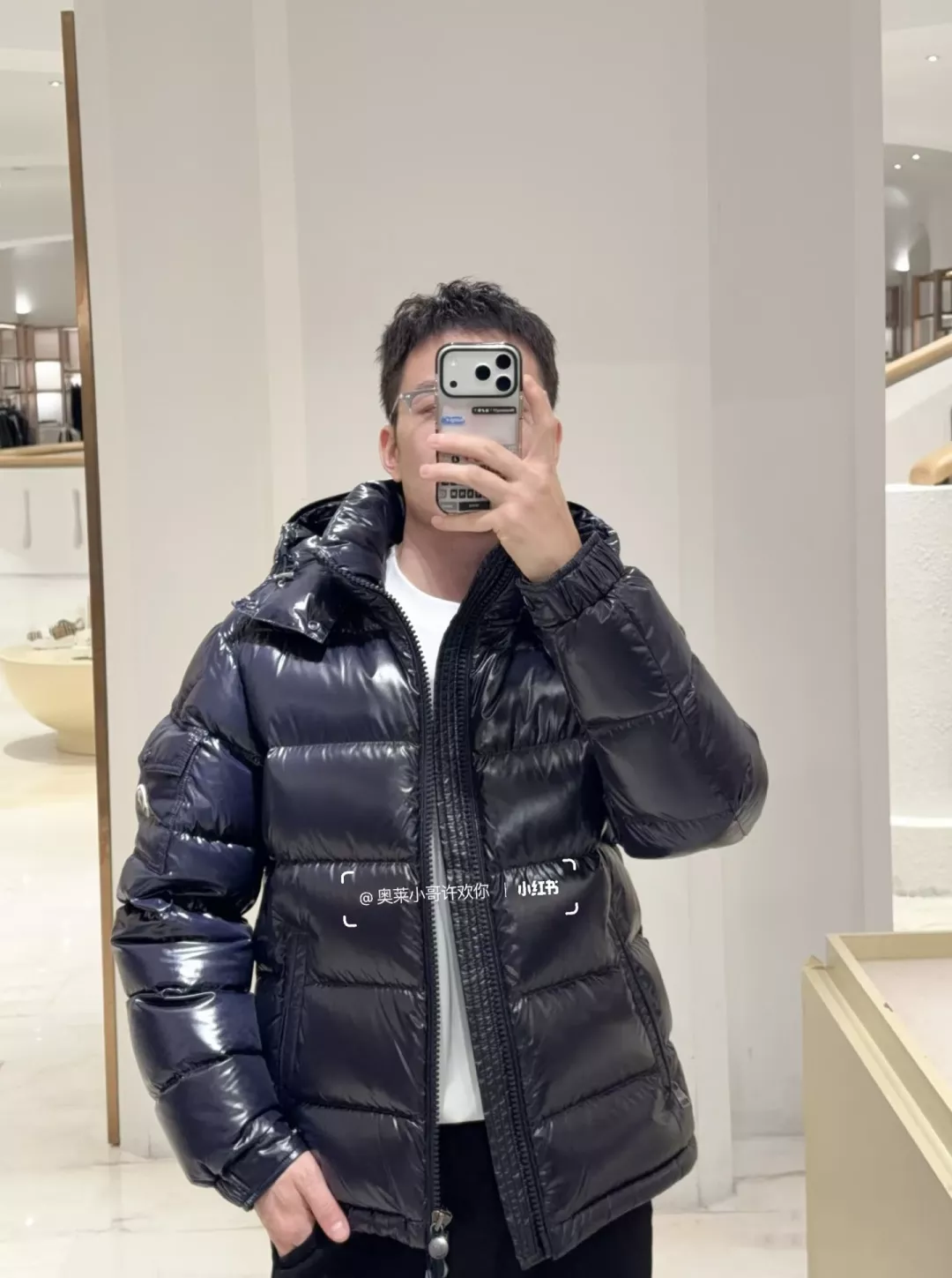 몽클레어 광택 나일론 남녀공용 쇼트 패딩 상세 이미지 35