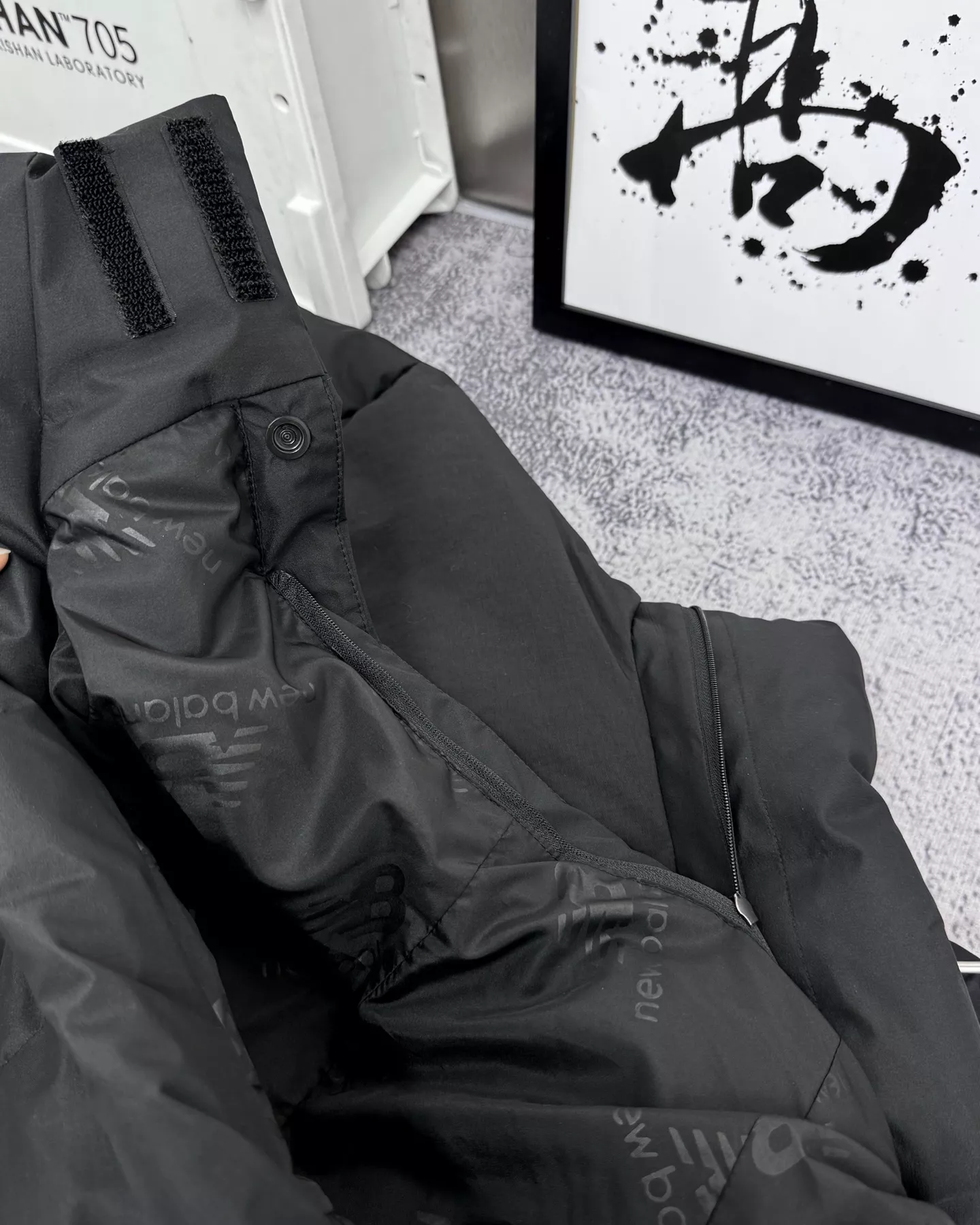 뉴발란스 와펜 후드 방수 남녀공용 쇼트 패딩 상세 이미지 8