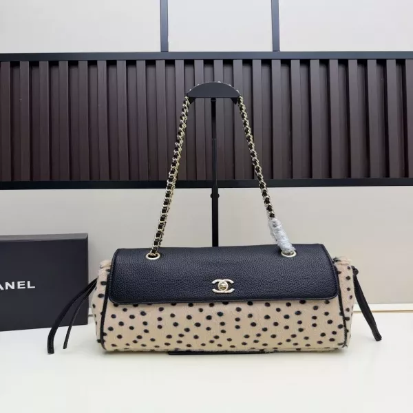 샤넬 도트 패턴 조절 체인 플랩 바게트백