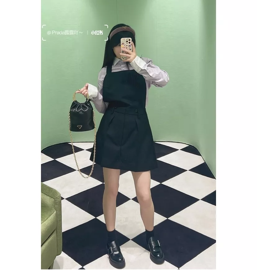 프라다 나파 가죽 메탈 링 핸들 버킷백 상세 이미지 17