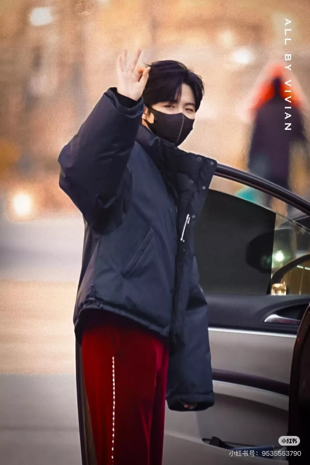 발렌시아가 레터링 프린트 양면 남녀공용 쇼트 패딩 상세 이미지 20