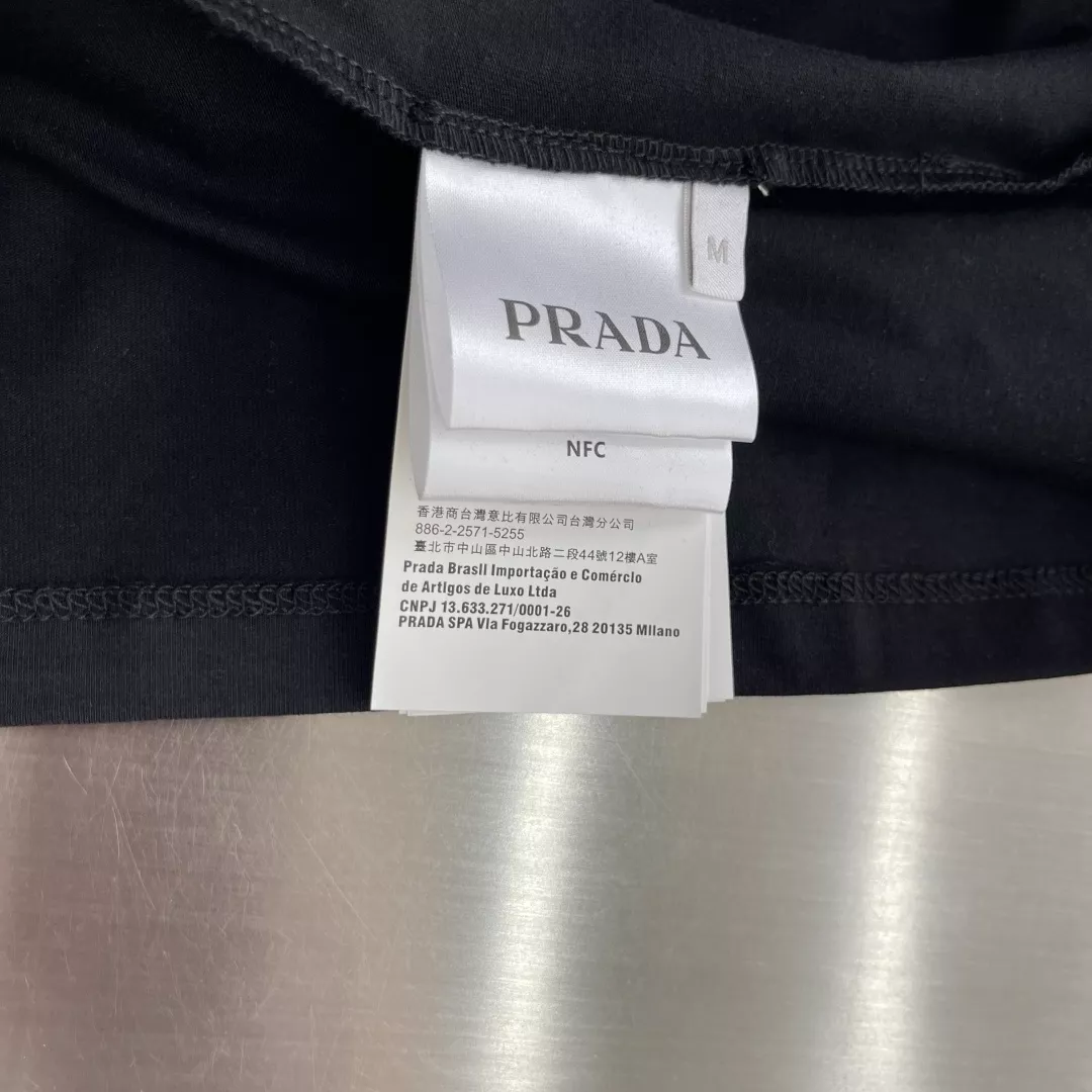 프라다 삼각 자수 면 혼방 남녀공용 긴소매 티셔츠 상세 이미지 15