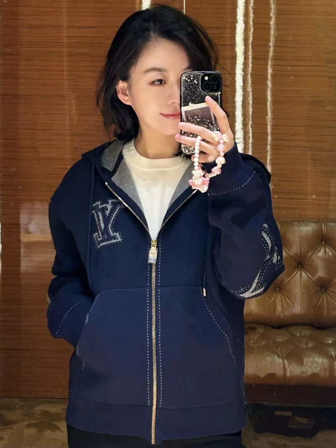 루이비통 로고 자카드 후드 남녀공용 니트 재킷 상세 이미지 14