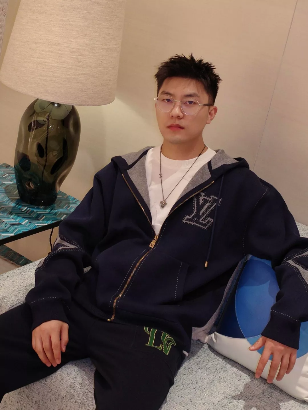 루이비통 로고 자카드 후드 남녀공용 니트 재킷 상세 이미지 15