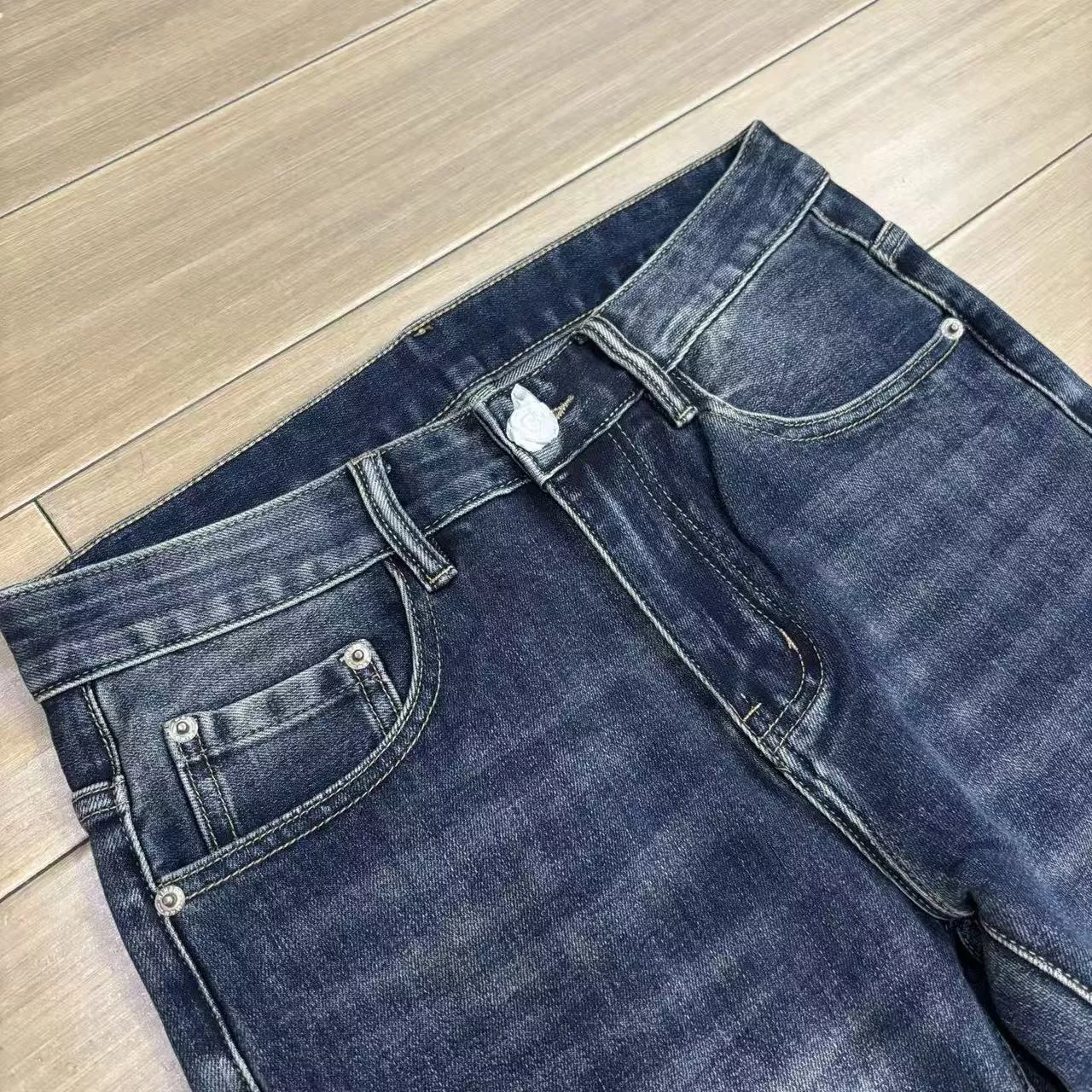 로에베 워싱 디자인 남녀공용 데님 팬츠 상세 이미지 2