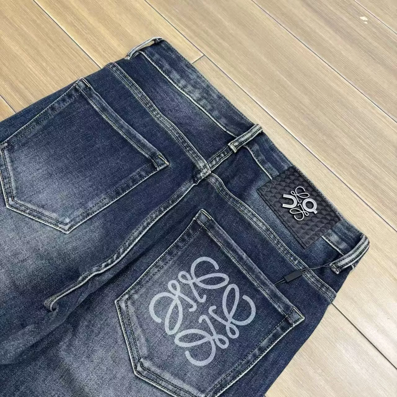 로에베 워싱 디자인 남녀공용 데님 팬츠 상세 이미지 4