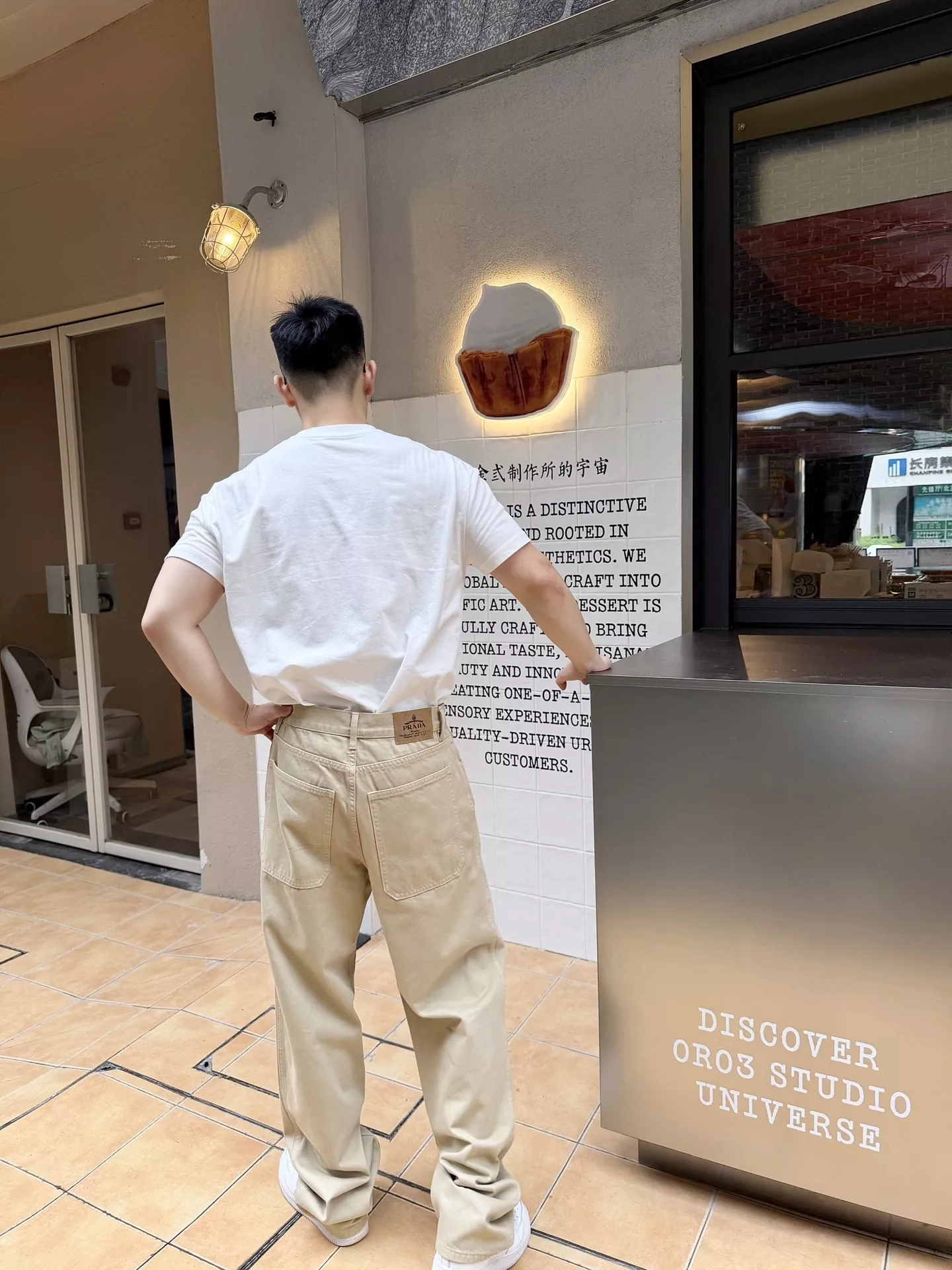 프라다 삼각 로고 스트레이트 남녀공용 데님 팬츠 상세 이미지 22