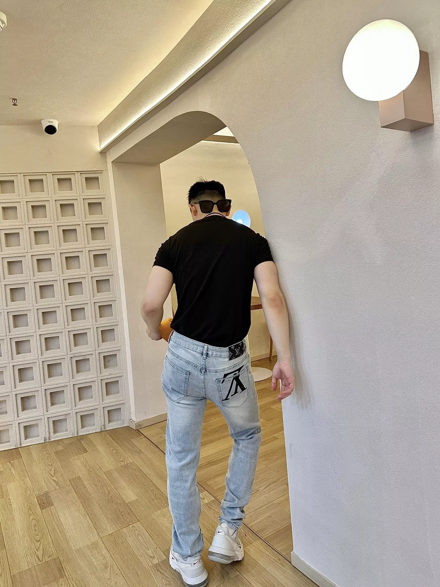 루이비통 워싱 뒤쪽 프린트 남녀공용 데님 팬츠 상세 이미지 15