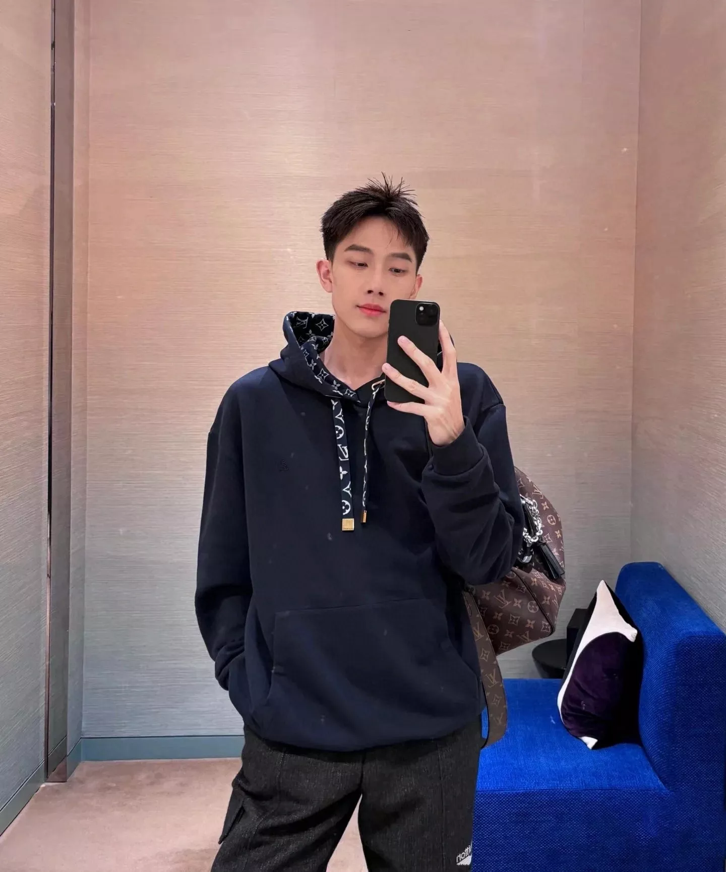 루이비통 모노그램 루즈핏 남녀공용 후드 티셔츠 상세 이미지 12