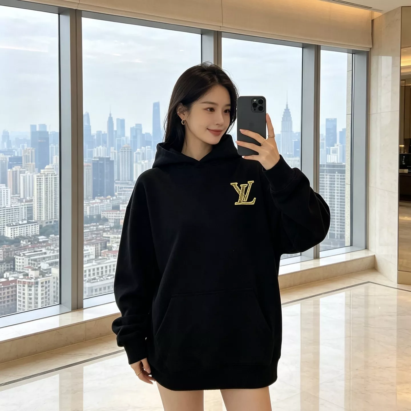 루이비통 자수 로고 루즈핏 남녀공용 후드 티셔츠 상세 이미지 12