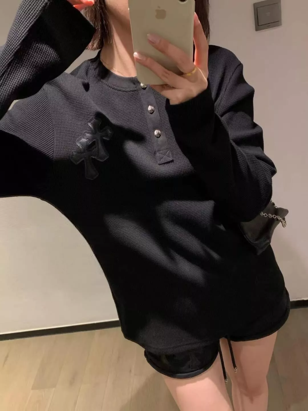 크롬하츠 십자가 패치 와플 남녀공용 긴소매 티셔츠 상세 이미지 15