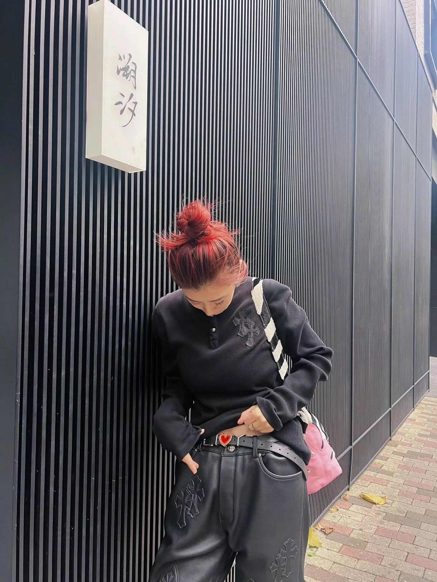 크롬하츠 십자가 패치 와플 남녀공용 긴소매 티셔츠 상세 이미지 17