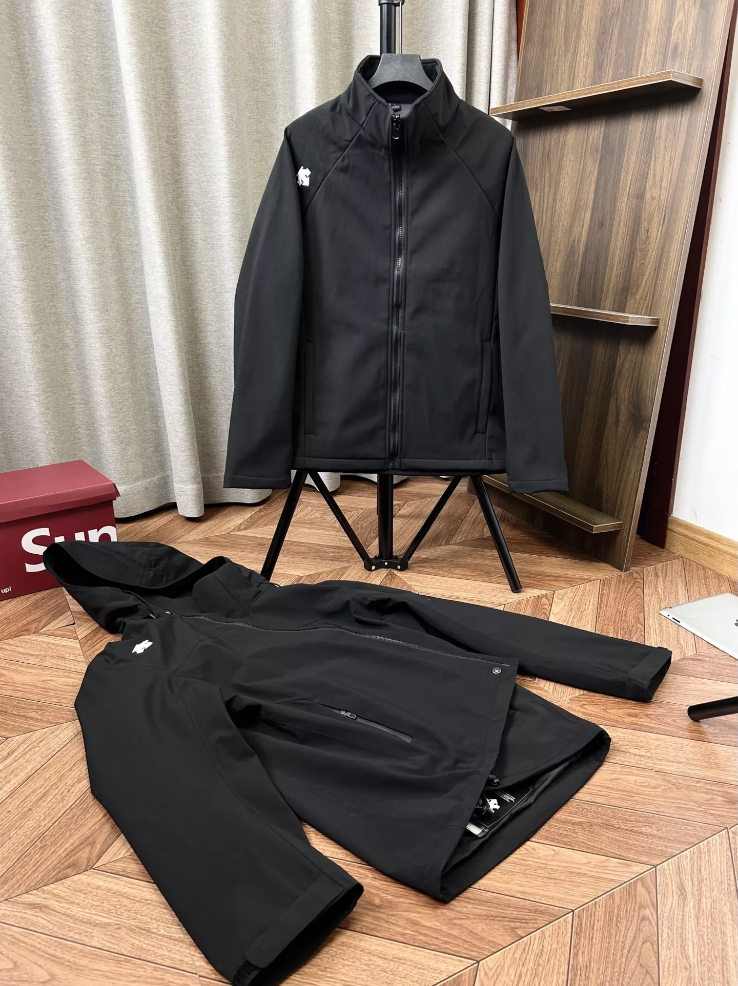 데상트 삼합일 하드셸 남녀공용 후드 재킷 상세 이미지 11