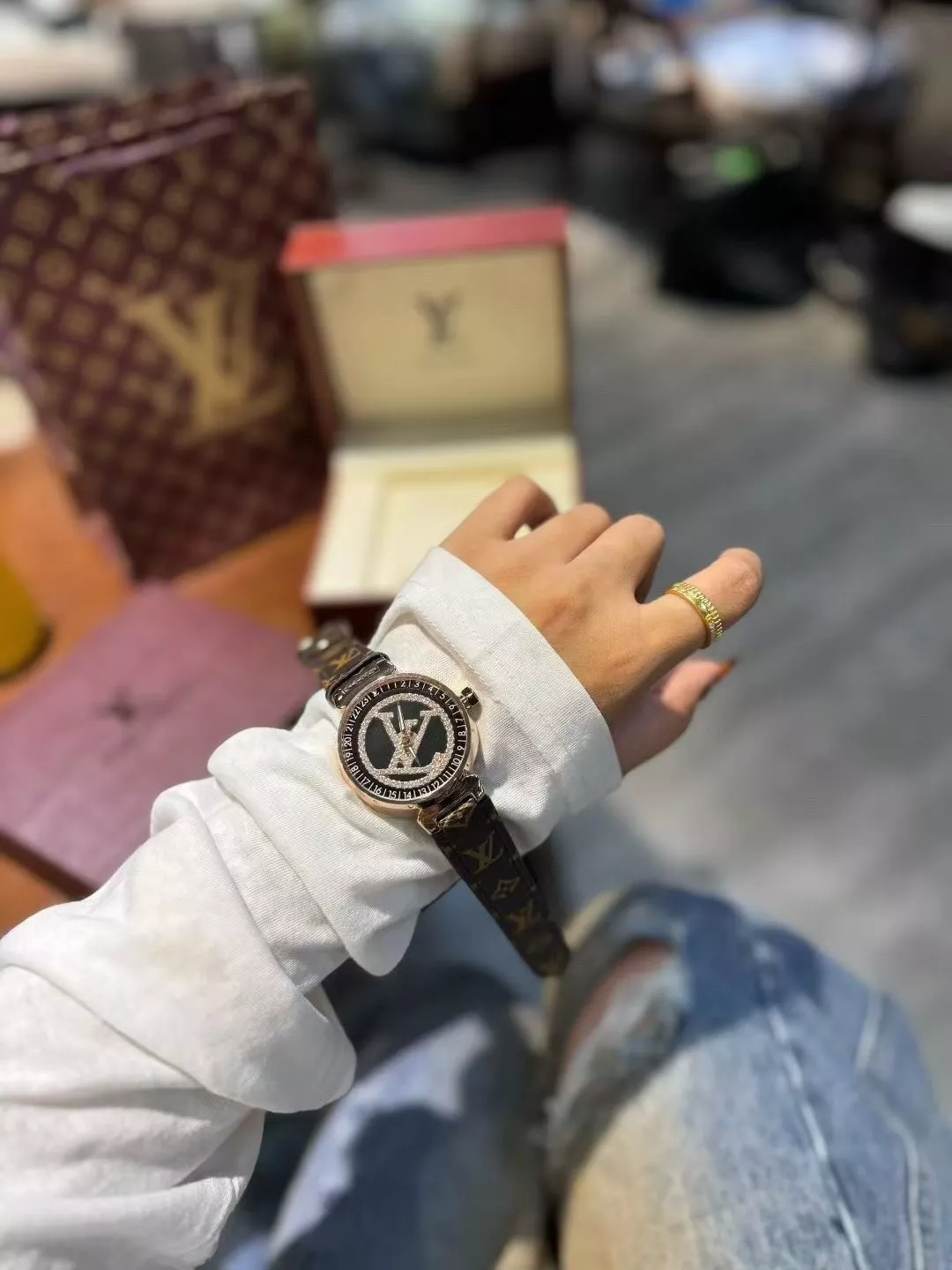 루이비통 모노그램 패턴 36mm 남성용 가죽 시계 상세 이미지 4