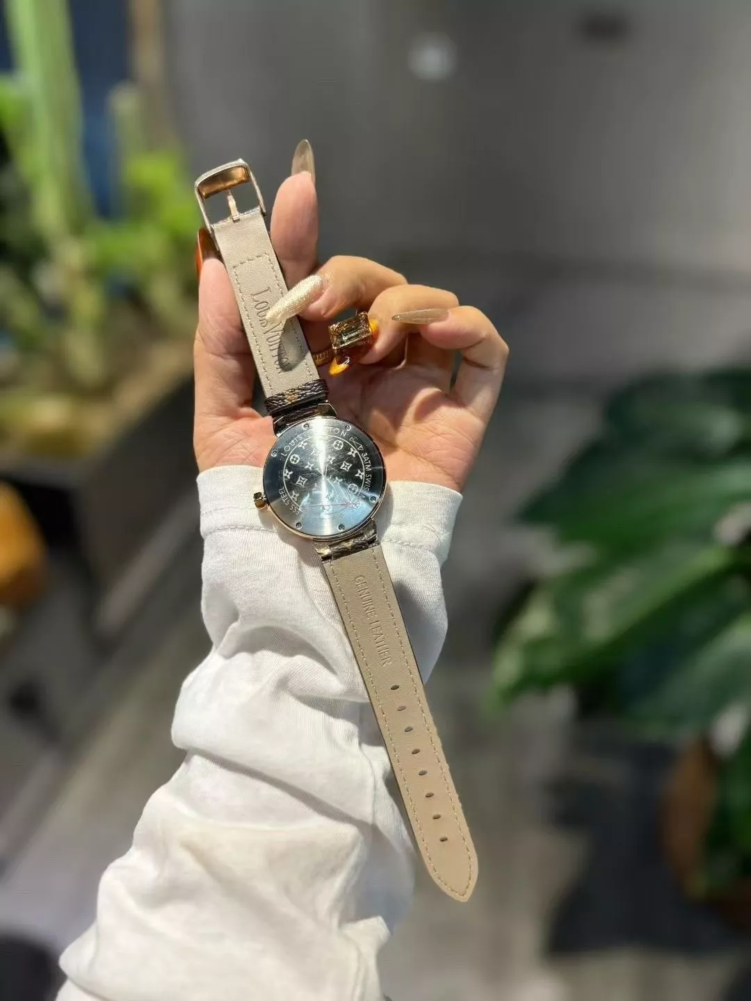 루이비통 모노그램 패턴 36mm 남성용 가죽 시계 상세 이미지 6
