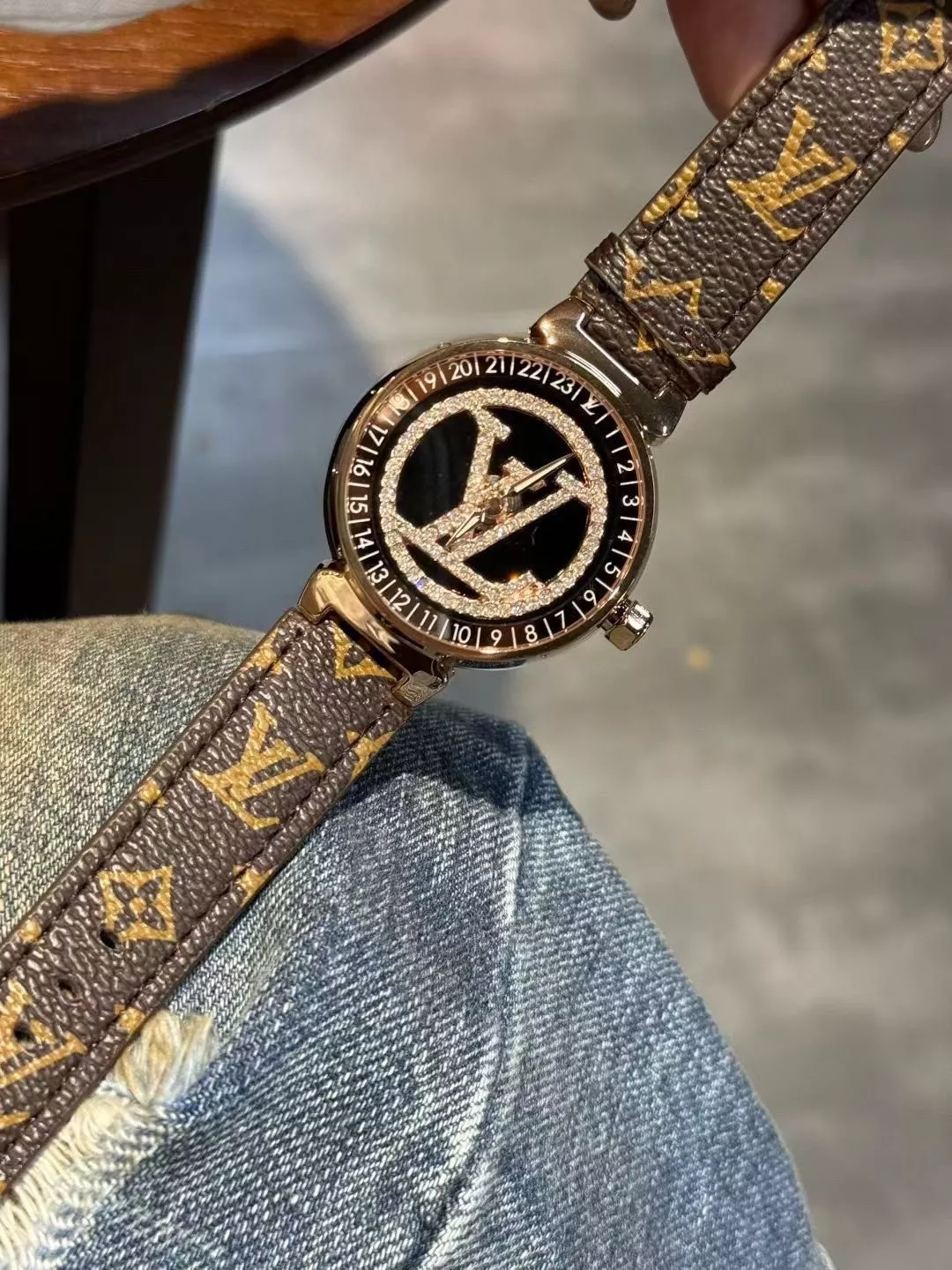 루이비통 모노그램 패턴 36mm 남성용 가죽 시계 상세 이미지 7