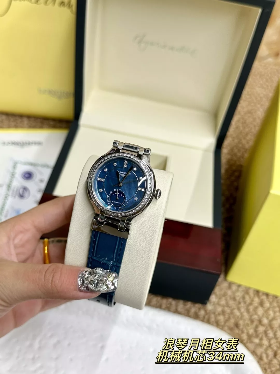 론진 34mm 문페이즈 여성용 가죽 시계 상세 이미지 3