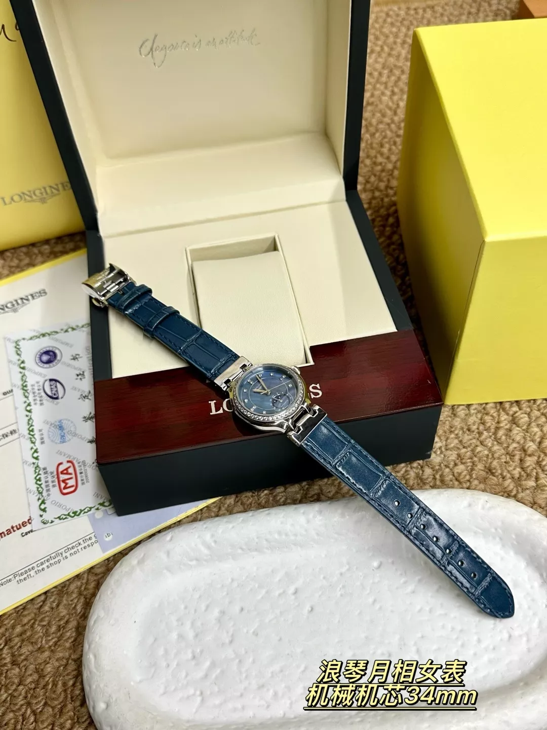 론진 34mm 문페이즈 여성용 가죽 시계 상세 이미지 4