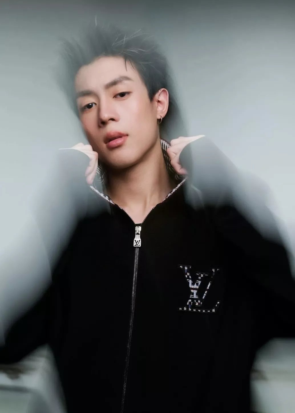 루이비통 배색 칼라 자수 남녀공용 니트 재킷 상세 이미지 29