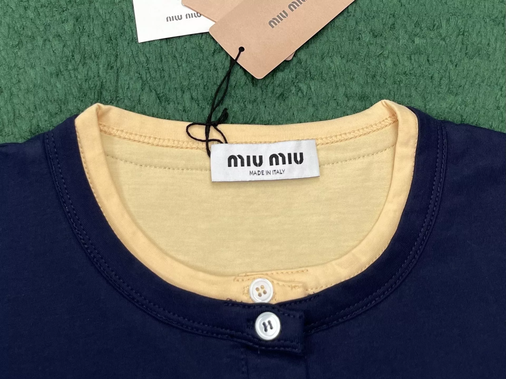 미우미우 배색 라운드넥 남녀공용 긴소매 티셔츠 상세 이미지 6