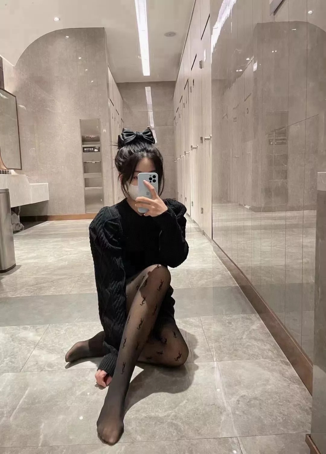 입생로랑 레터링 플로킹 여성용 팬티 스타킹 상세 이미지 2