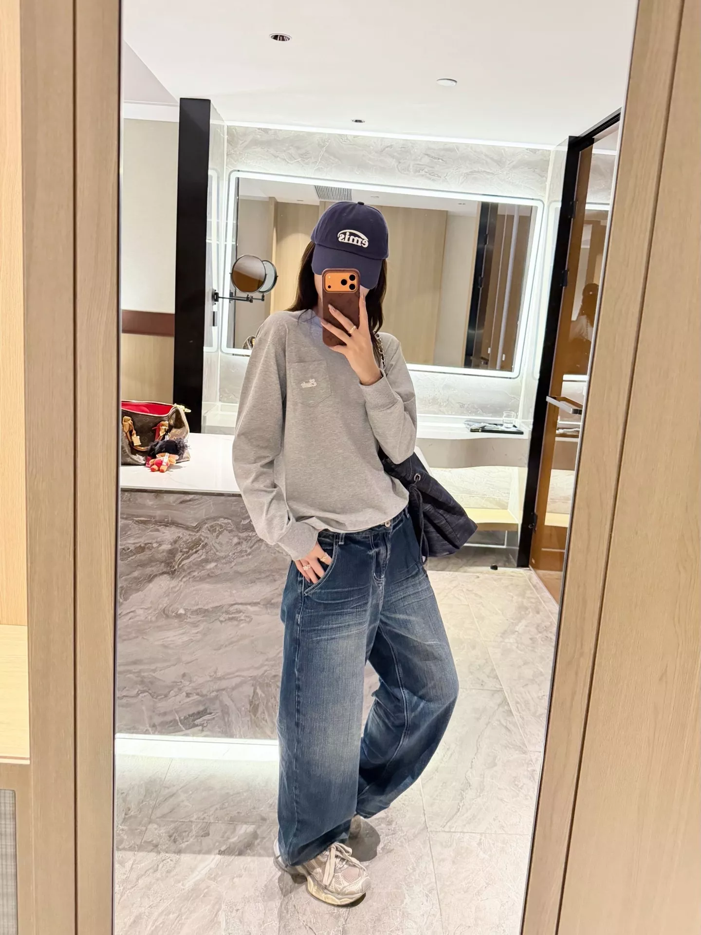 이미스 포켓 자수 여성용 긴소매 티셔츠 상세 이미지 45