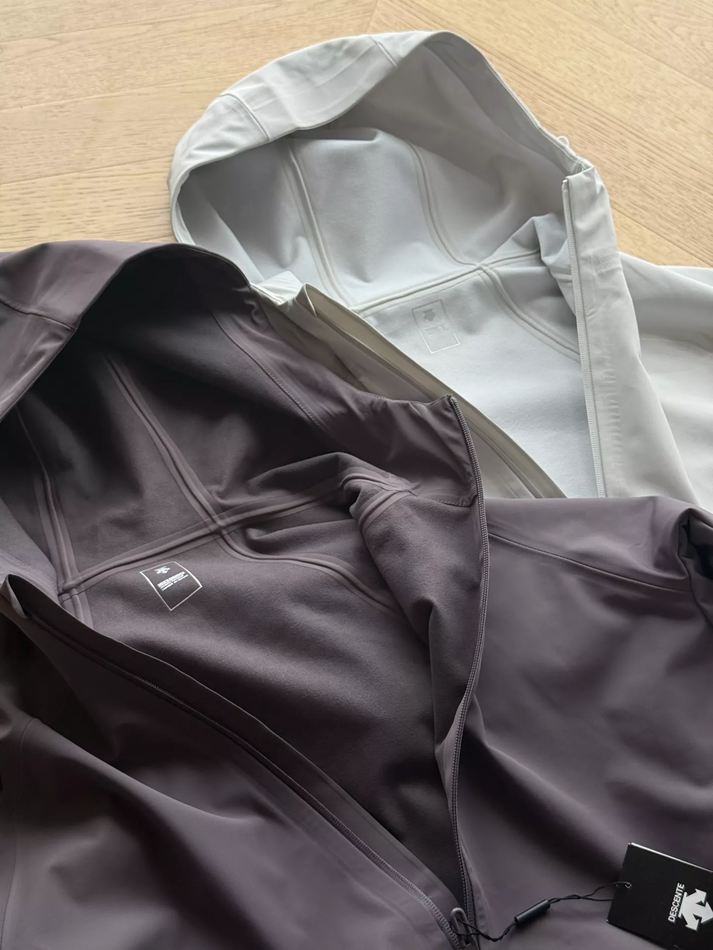 데상트 소프트셸 기모 안감 남녀공용 후드 재킷 상세 이미지 27