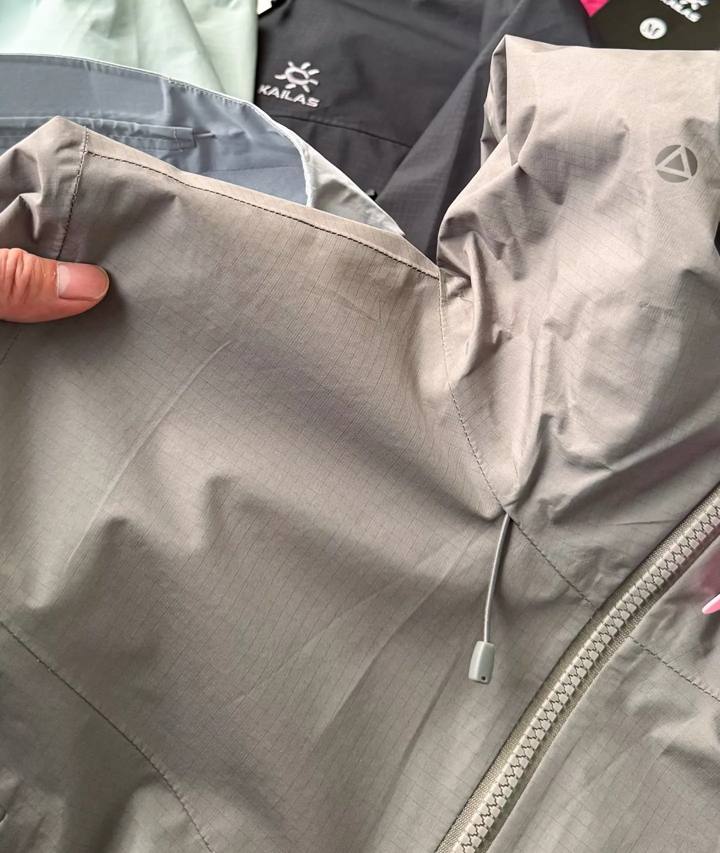 카일라스 경량 단층 남녀공용 후드 재킷 상세 이미지 22