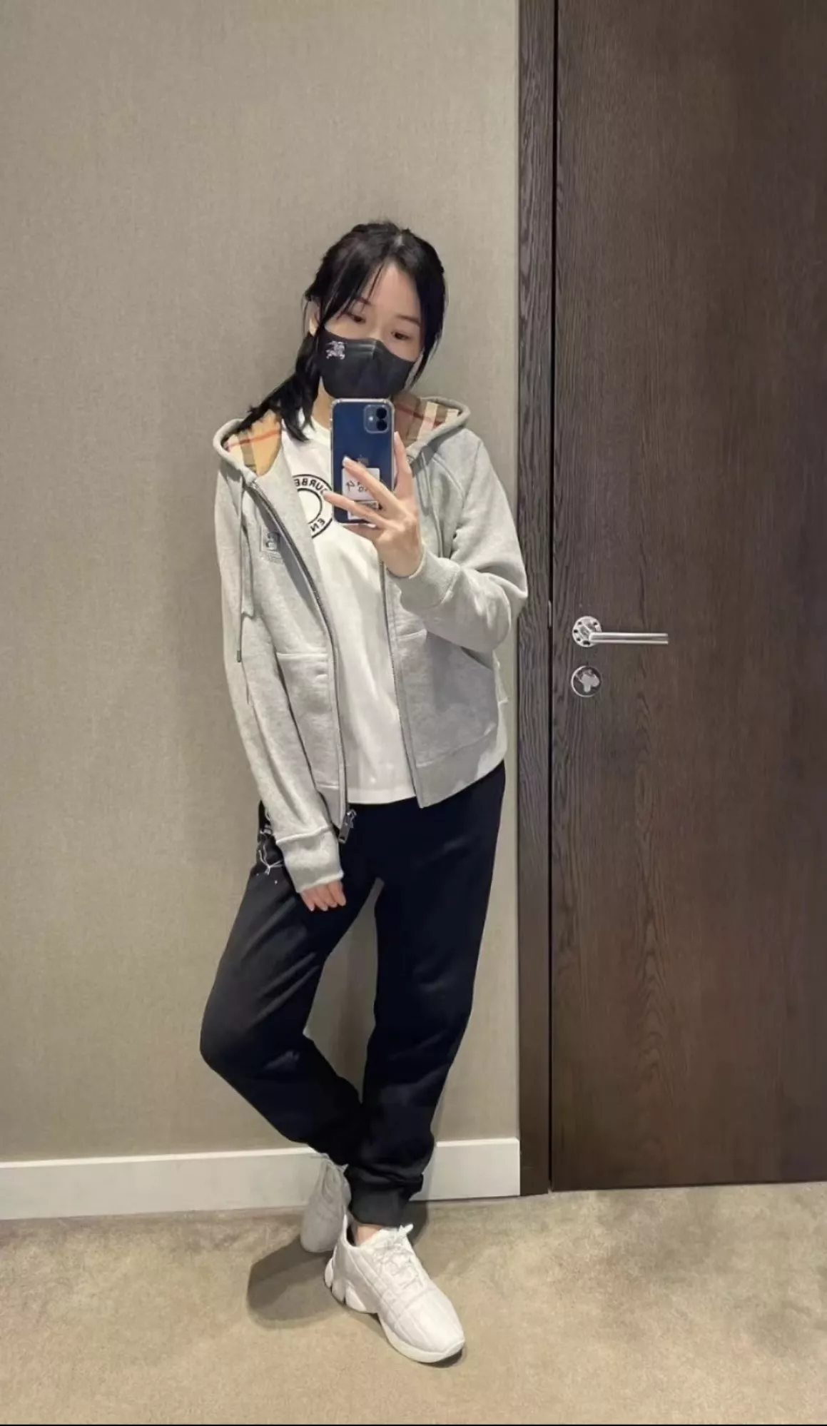 버버리 레터링 자수 남녀공용 후드 재킷 상세 이미지 17