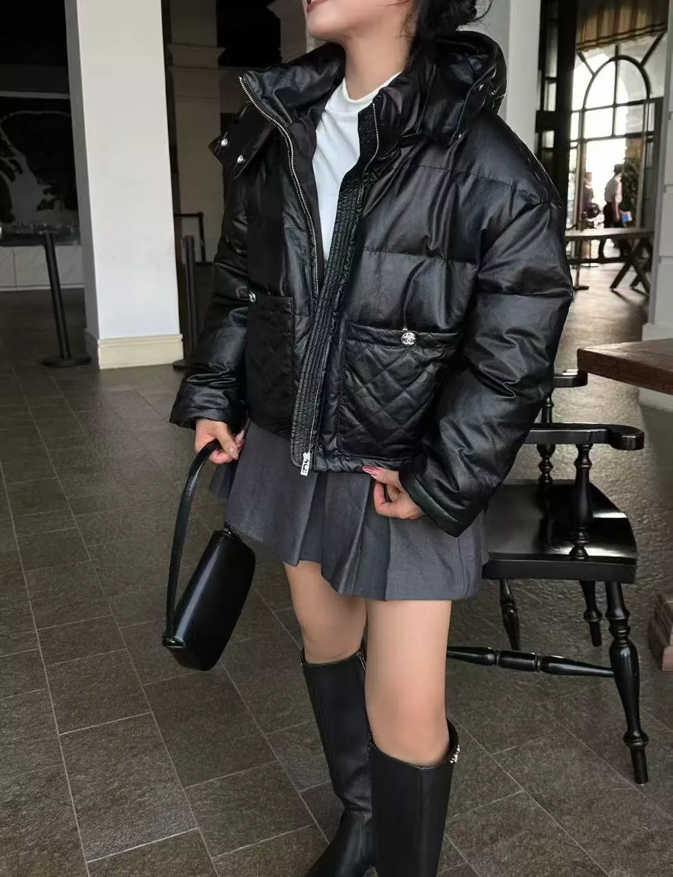 샤넬 다이아 퀼팅 후드 여성용 쇼트 패딩 상세 이미지 11