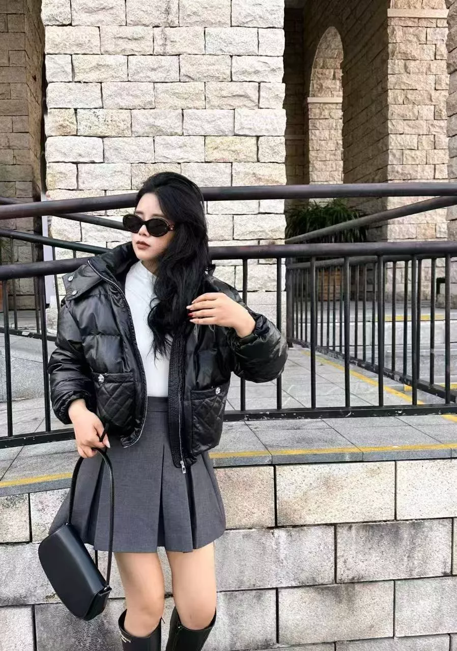 샤넬 다이아 퀼팅 후드 여성용 쇼트 패딩 상세 이미지 16
