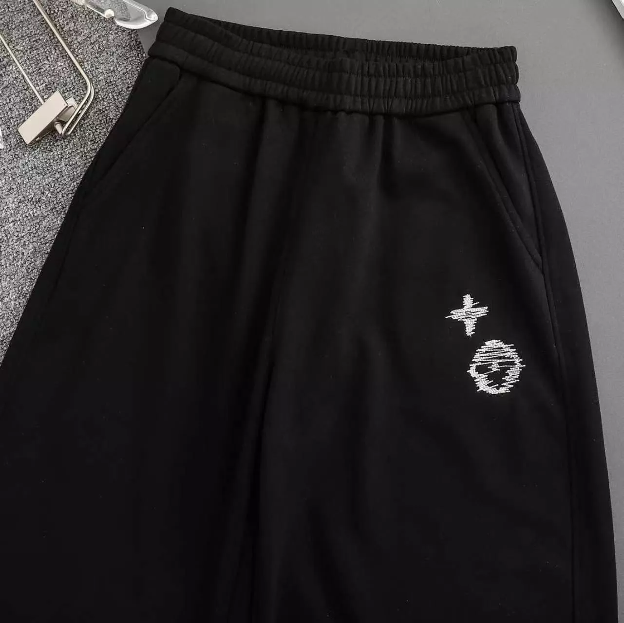 루이비통 입체 자수 와이드 남녀공용 트레이닝 팬츠 상세 이미지 25