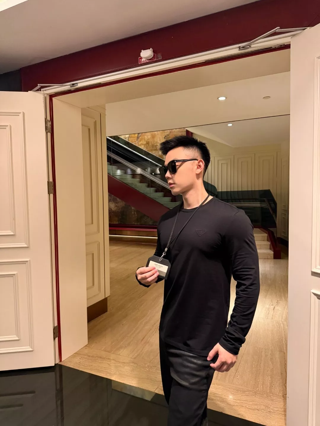 프라다 삼각 자수 남녀공용 긴소매 티셔츠 상세 이미지 12