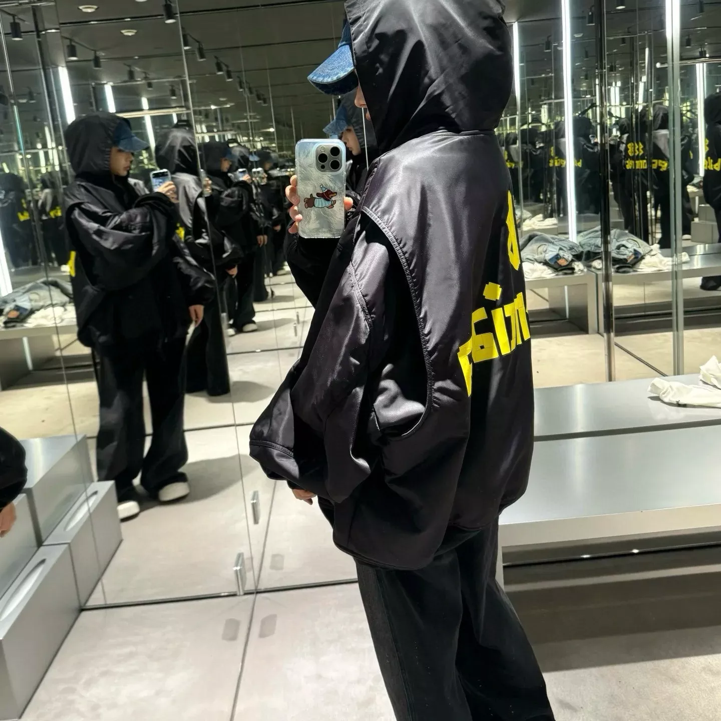 발렌시아가 테이프 프린트 남녀공용 쇼트 패딩 상세 이미지 12