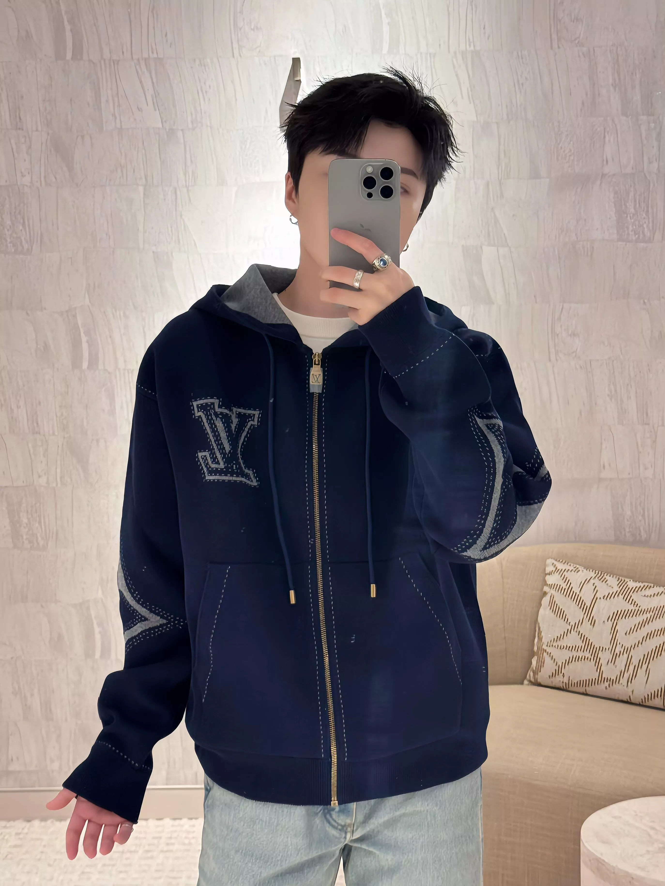 루이비통 로고 자카드 후드 남녀공용 니트 재킷 상세 이미지 25
