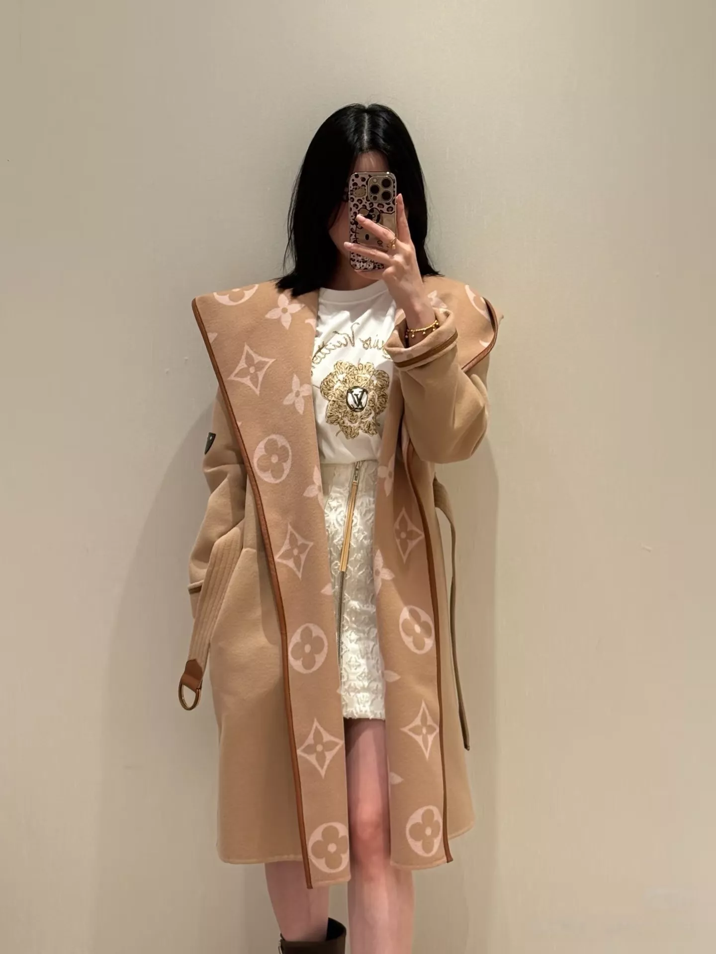 루이비통 모노그램 벨트 여성용 쇼트 코트 상세 이미지 63