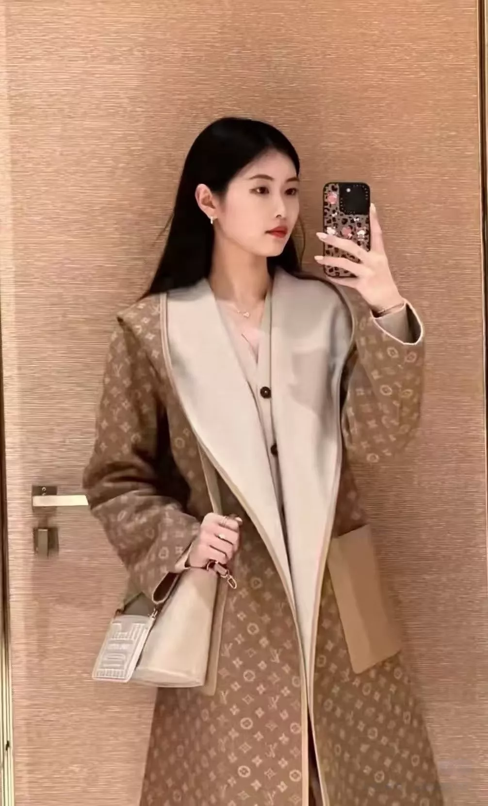 루이비통 모노그램 벨트 양모 여성용 쇼트 코트 상세 이미지 61