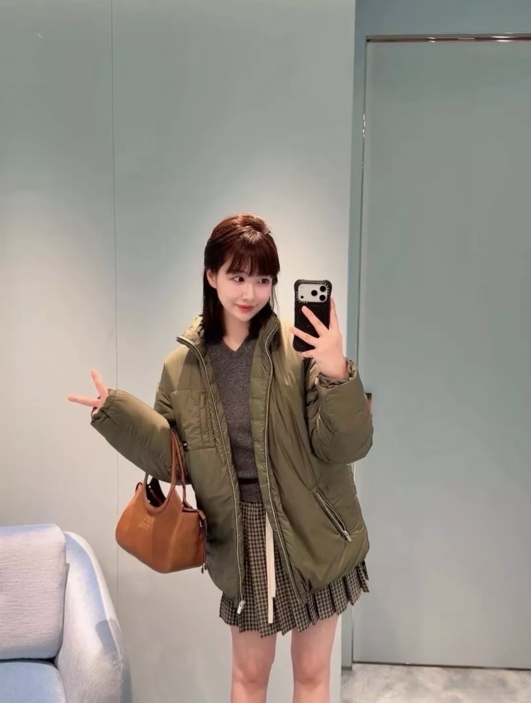미우미우 우븐 스탠드넥 여성용 쇼트 패딩 상세 이미지 63